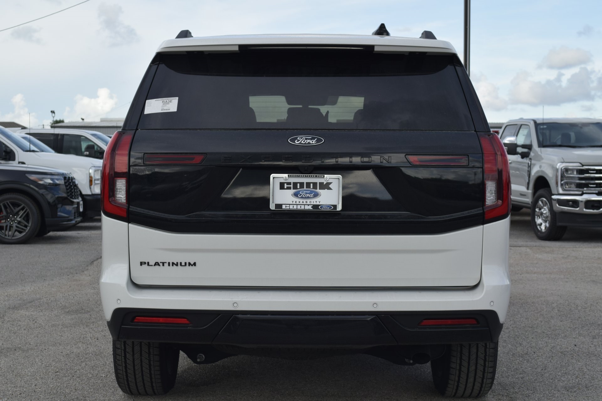 2025 Ford Expedition Platinum photo 2