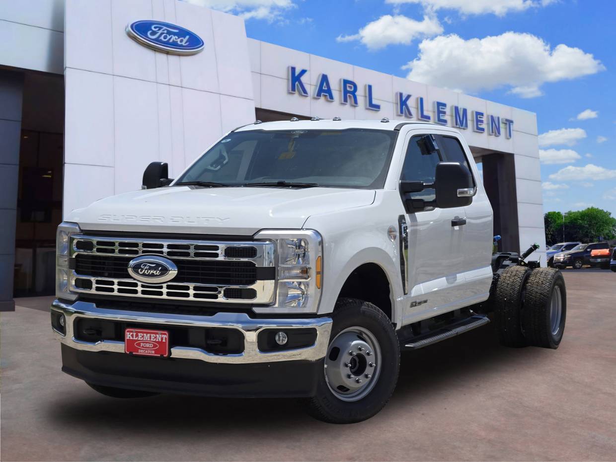 2025 Ford F-350 Super Duty Chassis Cab XL's photo