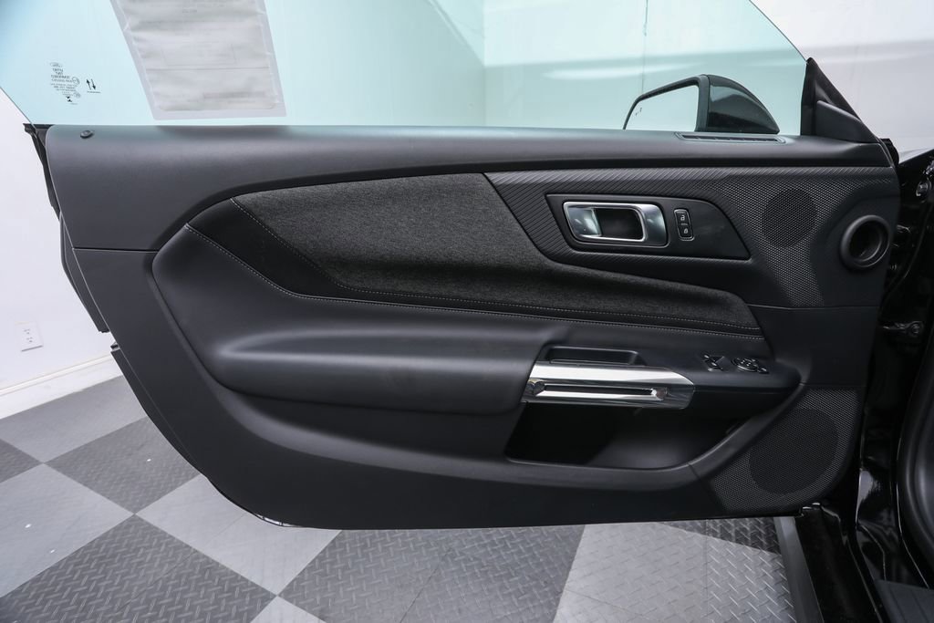2025 Ford Mustang EcoBoost photo 7