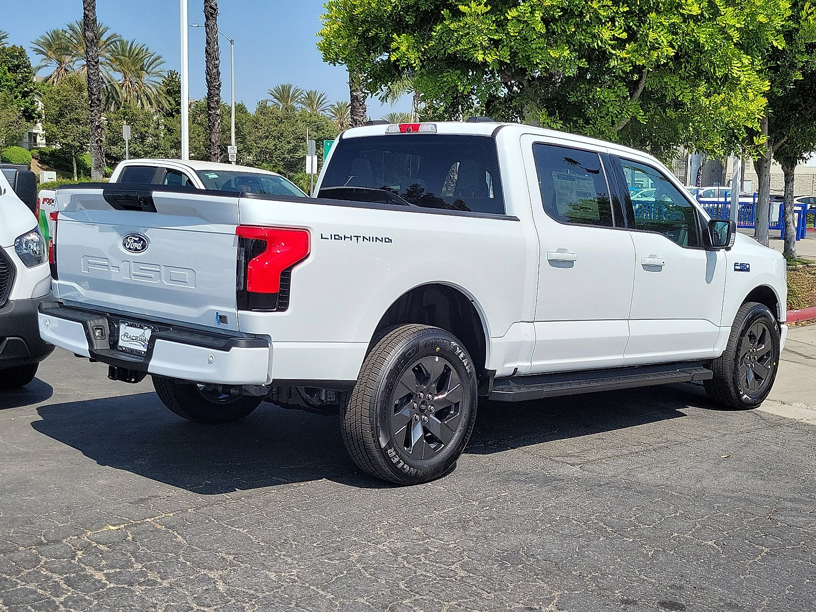2025 Ford F-150 Lightning photo 2