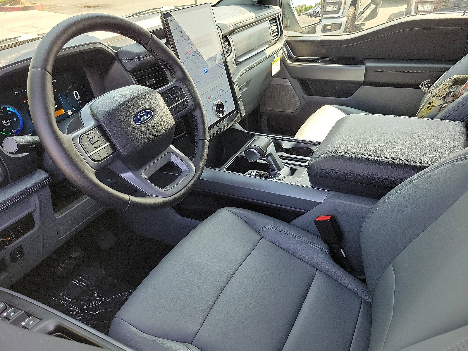 2025 Ford F-150 Lightning photo 3