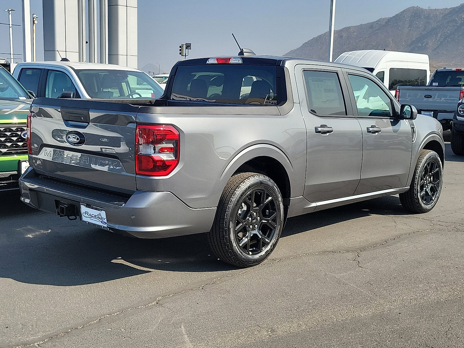 2025 Ford Maverick photo 2