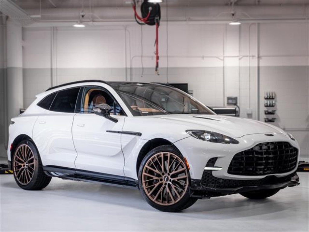 2025 Aston Martin DBX 707