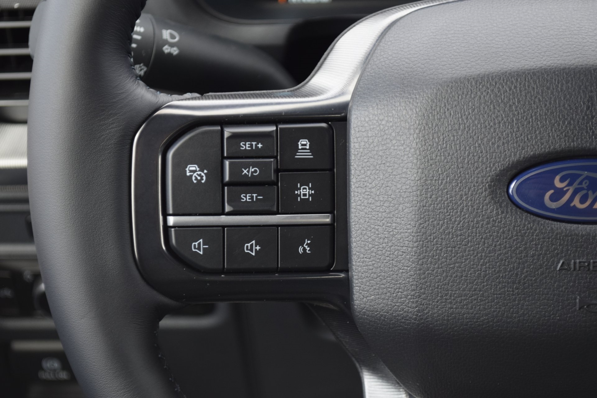 2025 Ford F-150 Platinum photo 6