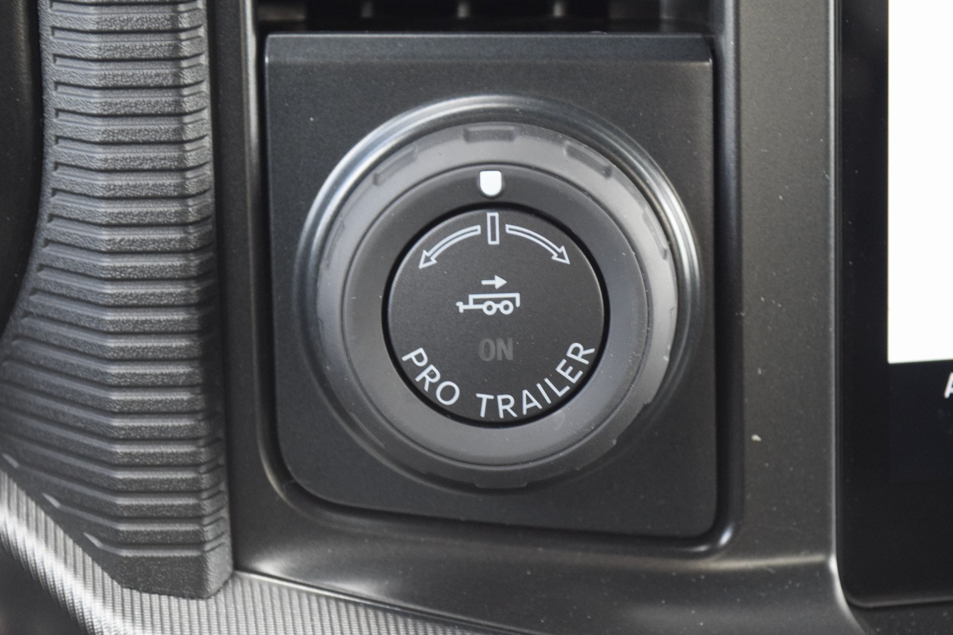 2025 Ford F-150 Platinum photo 12