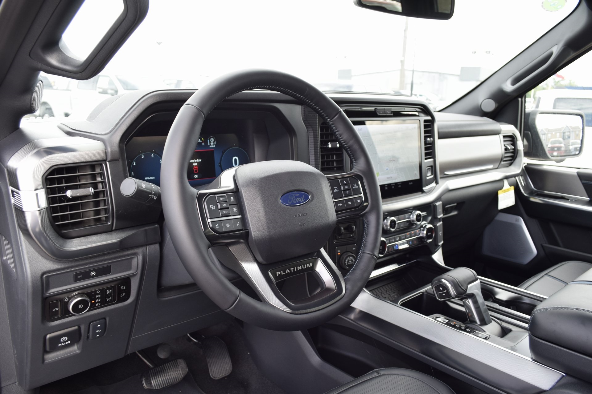 2025 Ford F-150 Platinum photo 13