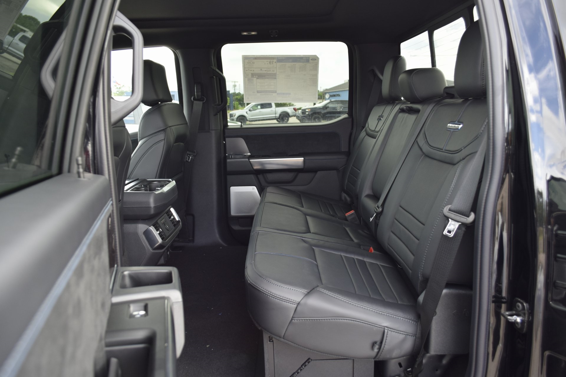 2025 Ford F-150 Platinum photo 16