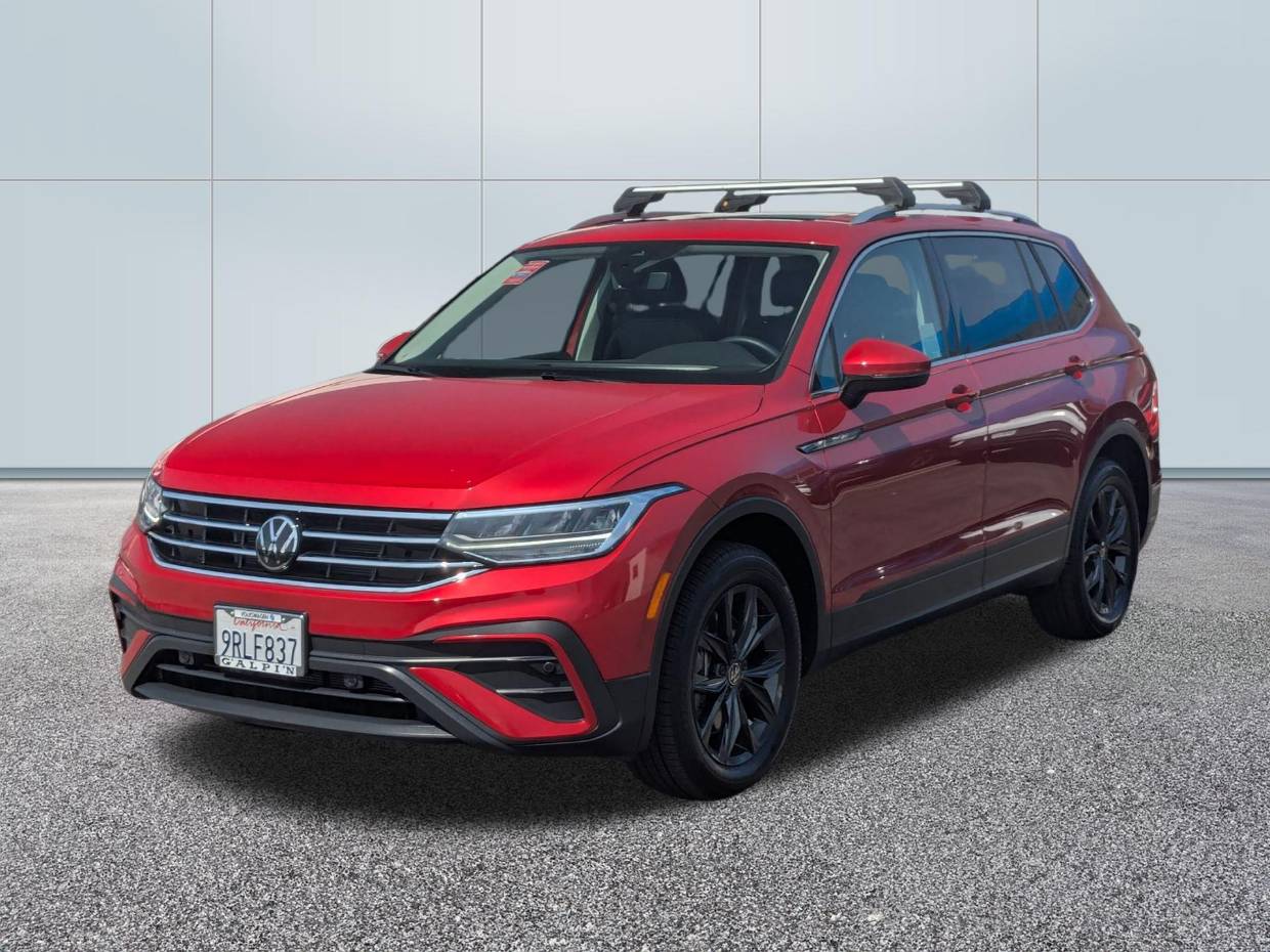 2024 Volkswagen Tiguan SE's photo
