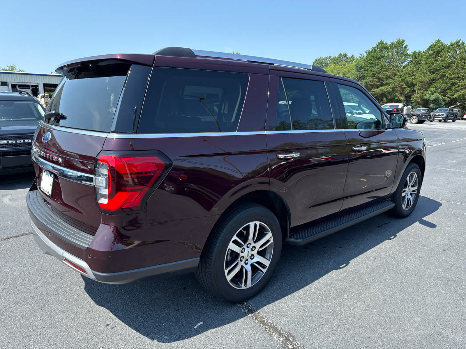 2024 Ford Expedition Limited photo 2