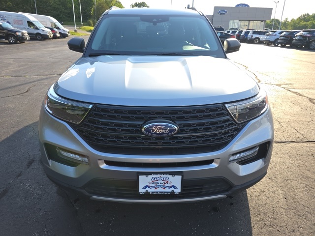 2023 Ford Explorer XLT photo 2