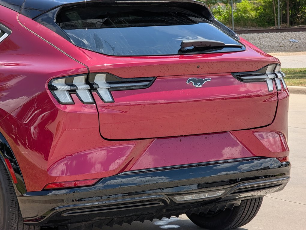 2025 Ford Mustang Mach-E Premium photo 3