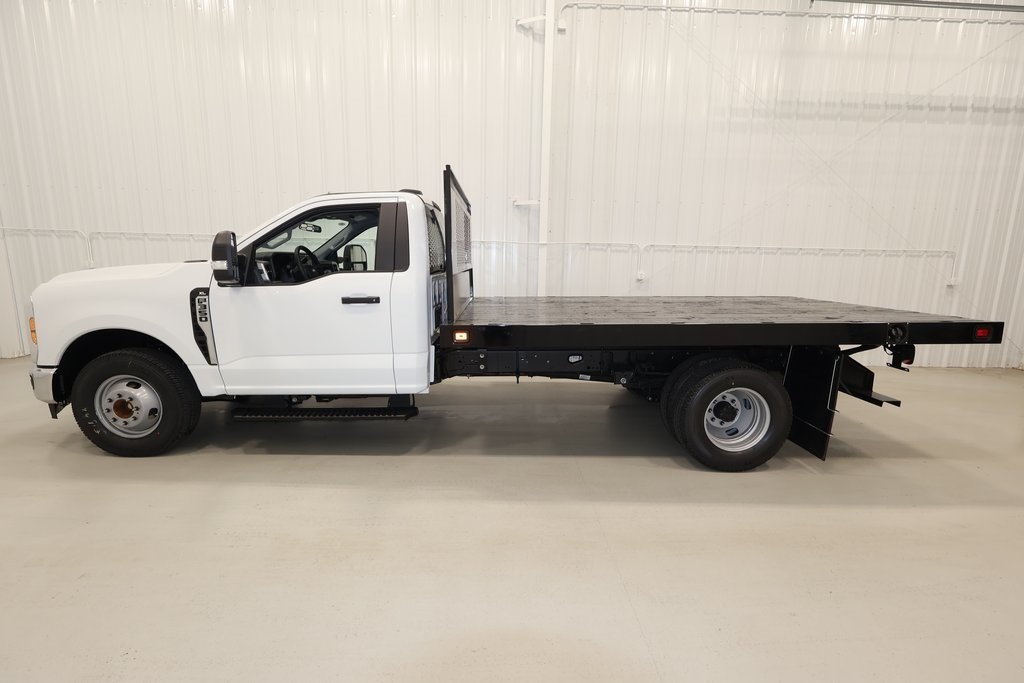2025 Ford F-350 photo 2