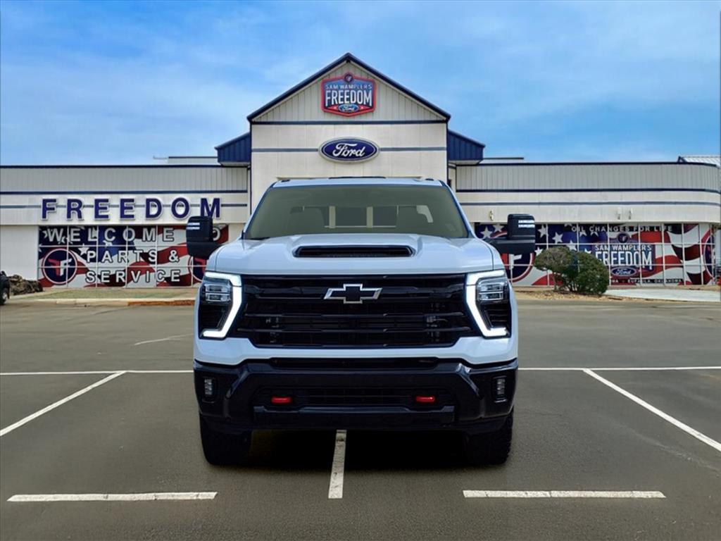 2025 Chevrolet Silverado 2500HD LTZ photo 2