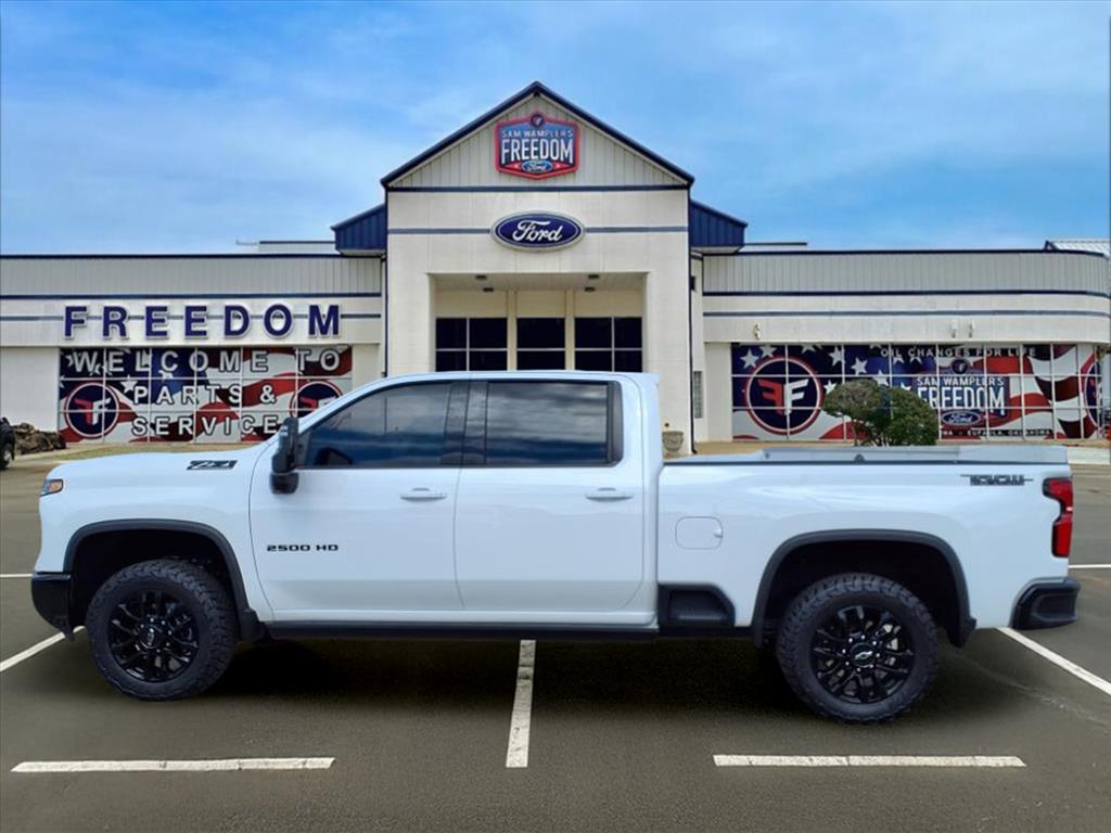 2025 Chevrolet Silverado 2500HD LTZ photo 4