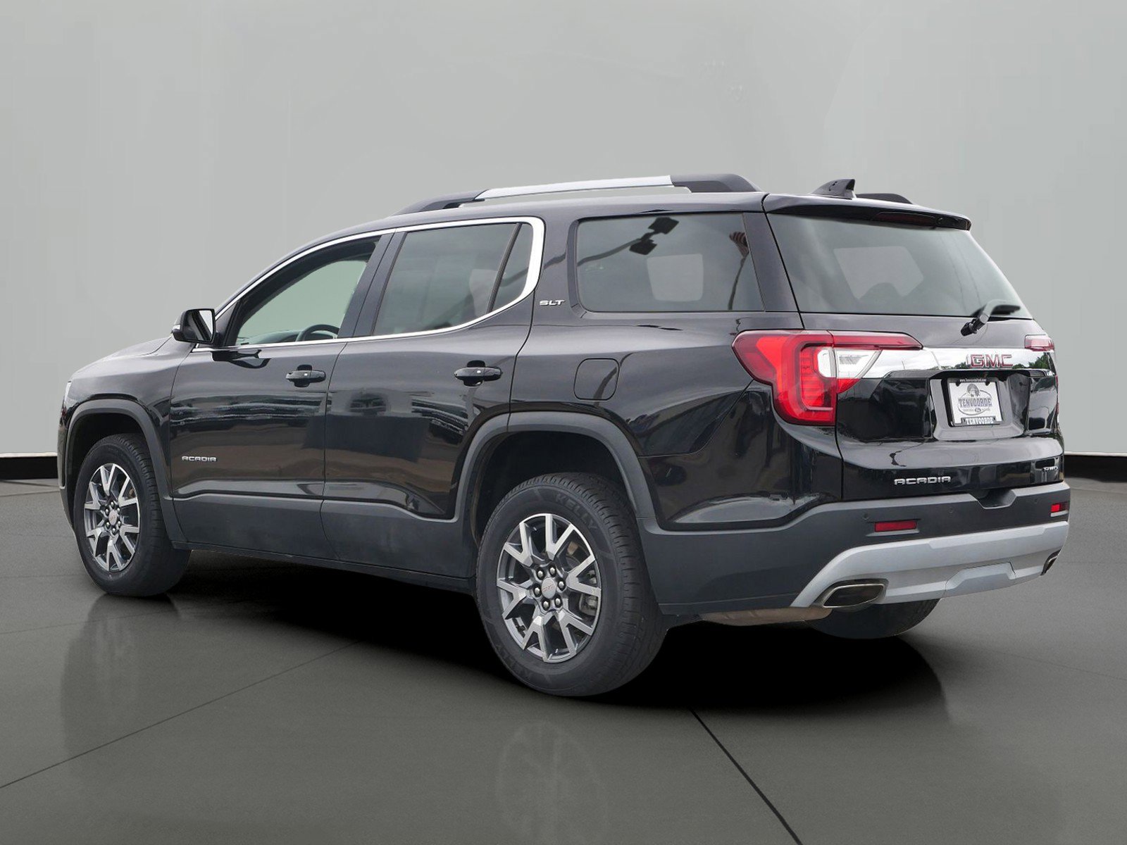 Used 2023 GMC Acadia SLT with VIN 1GKKNUL46PZ155419 for sale in St. Cloud, Minnesota