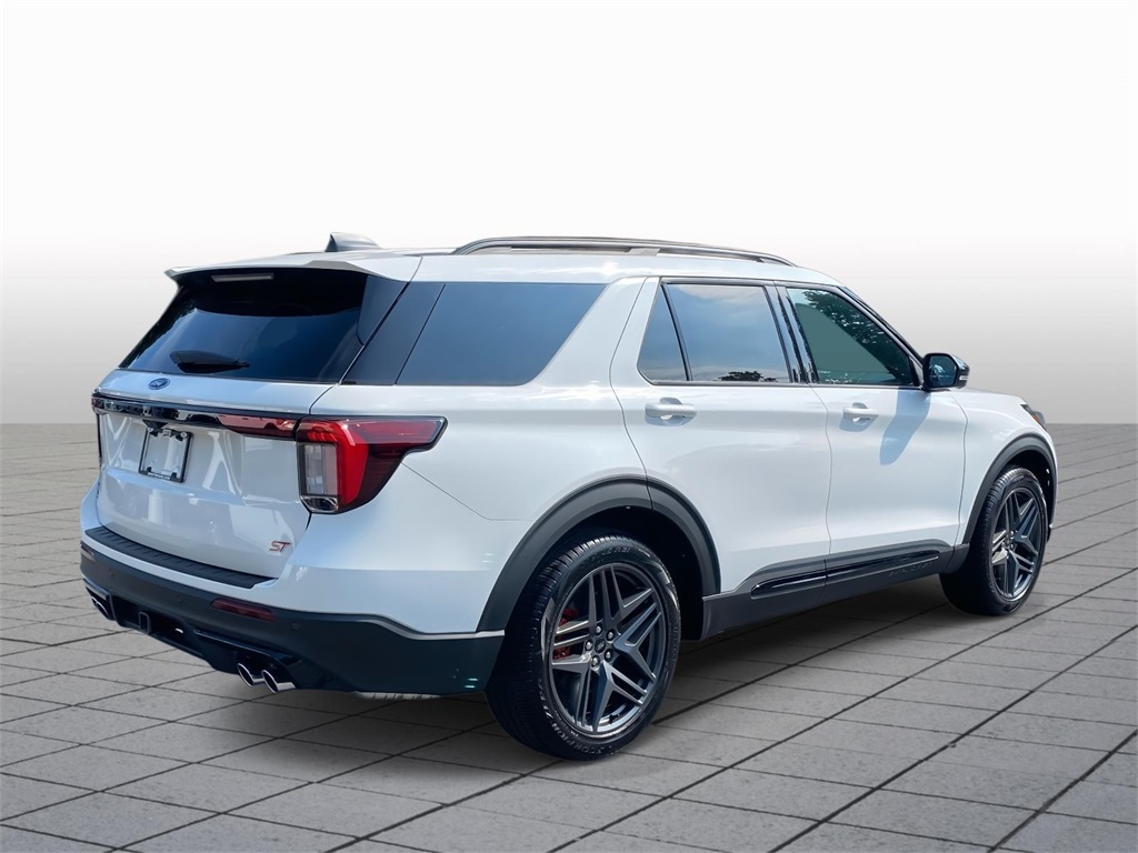 2025 Ford Explorer ST photo 3