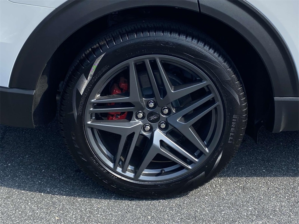 2025 Ford Explorer ST photo 4