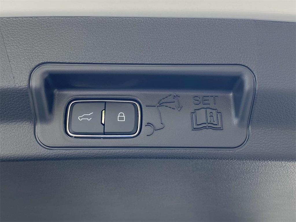 2025 Ford Explorer ST photo 6