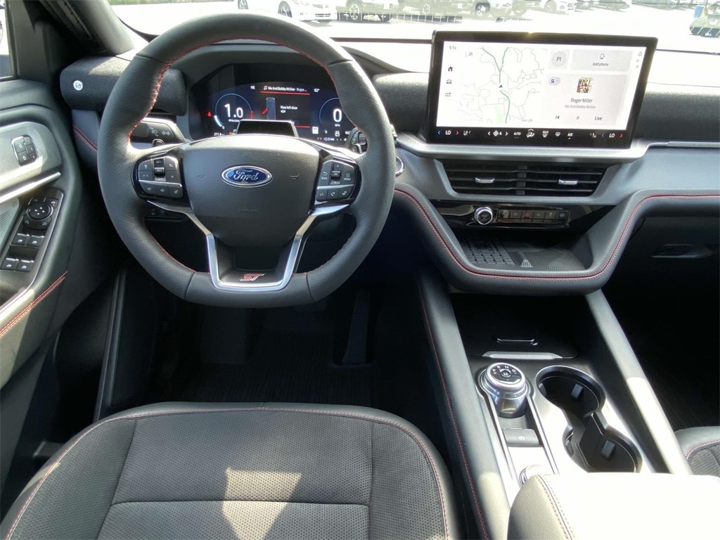 2025 Ford Explorer ST photo 7