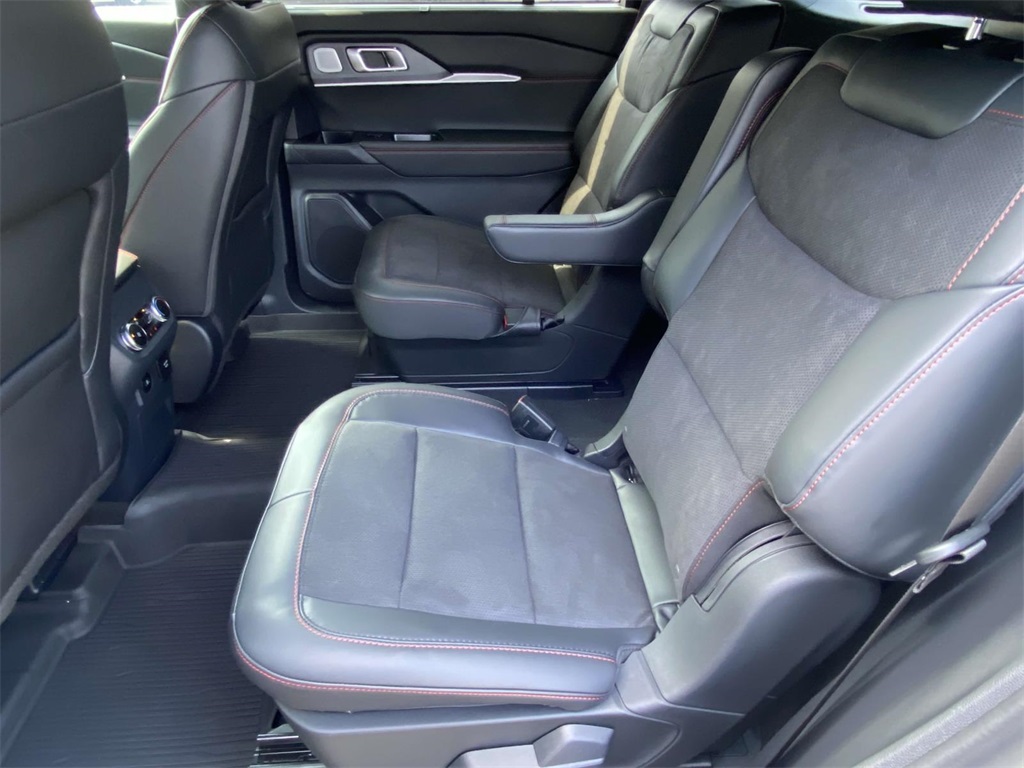 2025 Ford Explorer ST photo 8