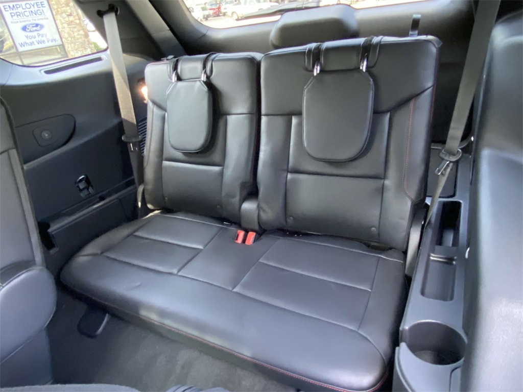 2025 Ford Explorer ST photo 9