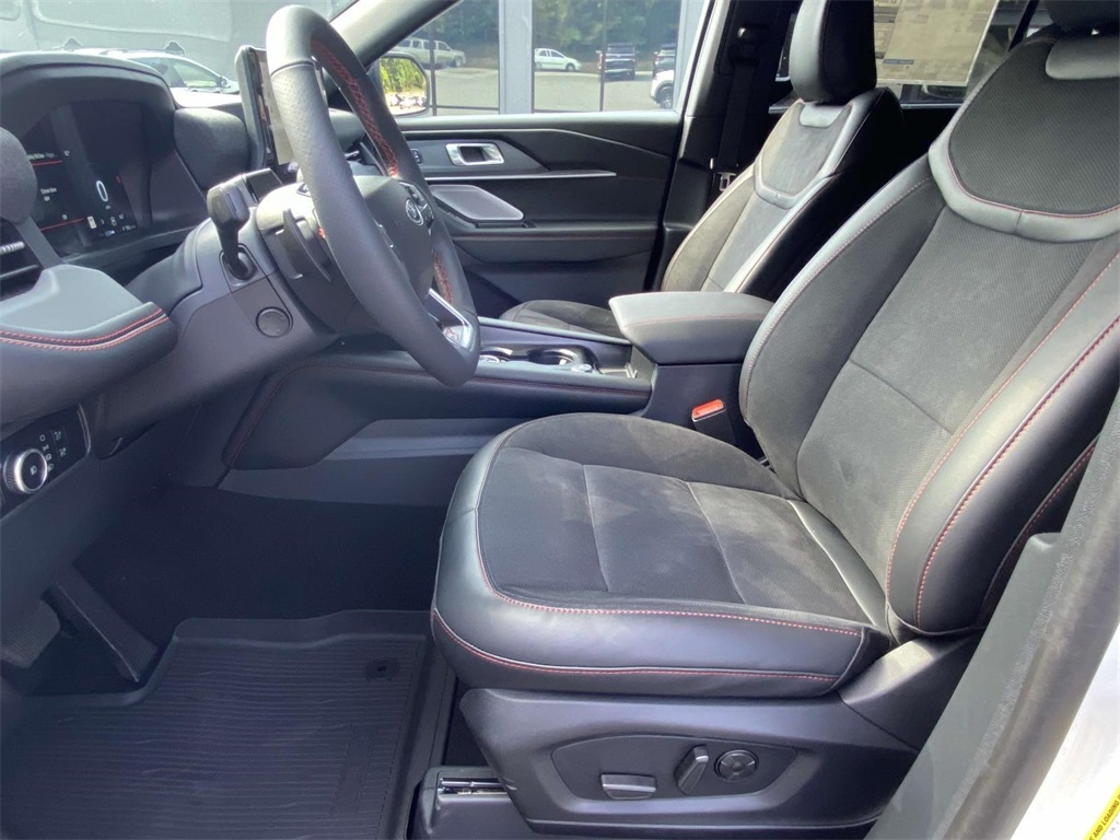 2025 Ford Explorer ST photo 11