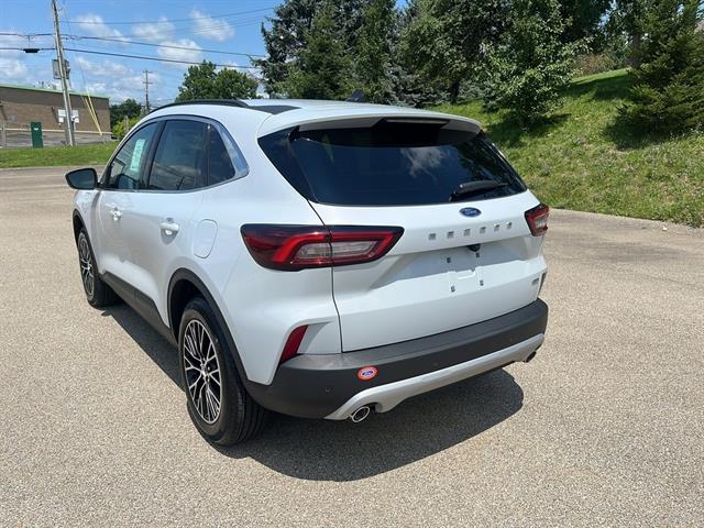 2025 Ford Escape photo 2