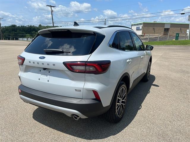 2025 Ford Escape photo 4