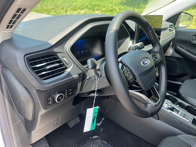 2025 Ford Escape photo 13
