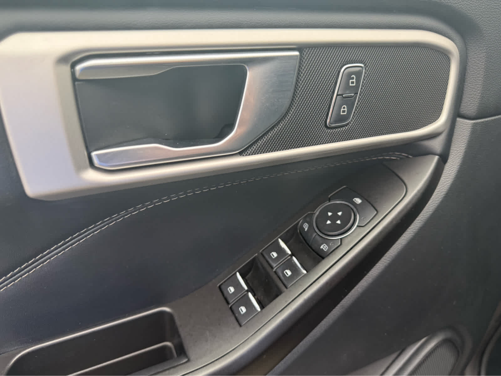 2020 Ford Explorer XLT photo 4