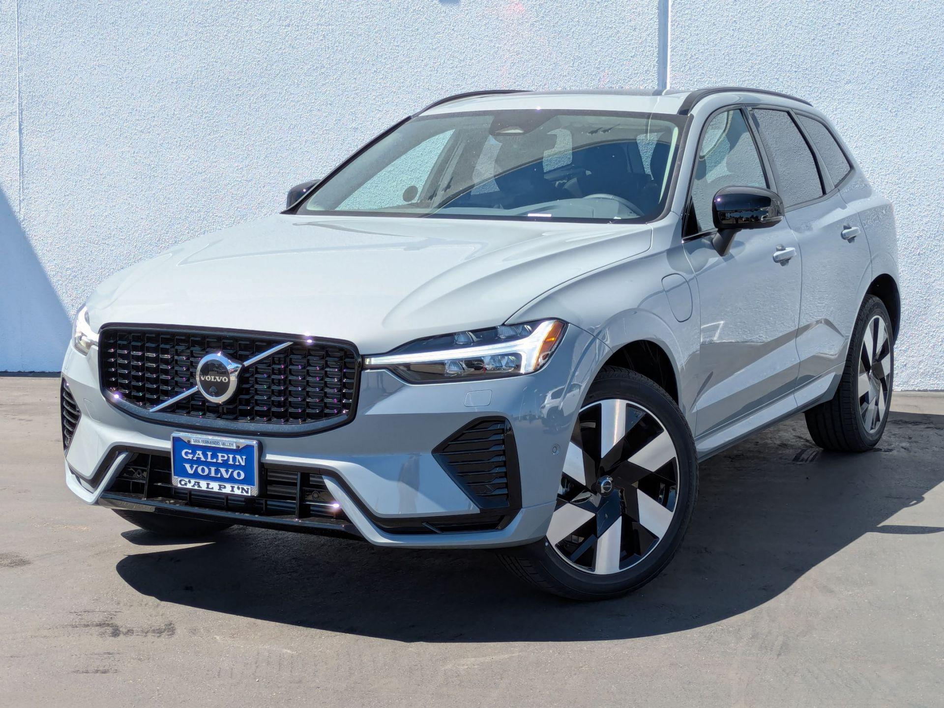 2025 Volvo XC60 Plus photo 5