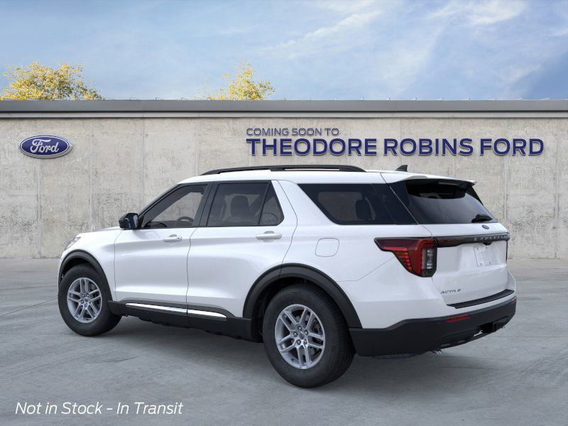 2025 Ford Explorer photo 2