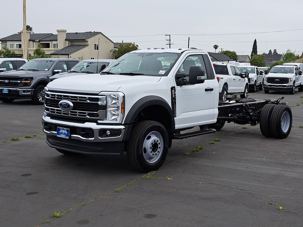 2025 Ford F-600 photo 2