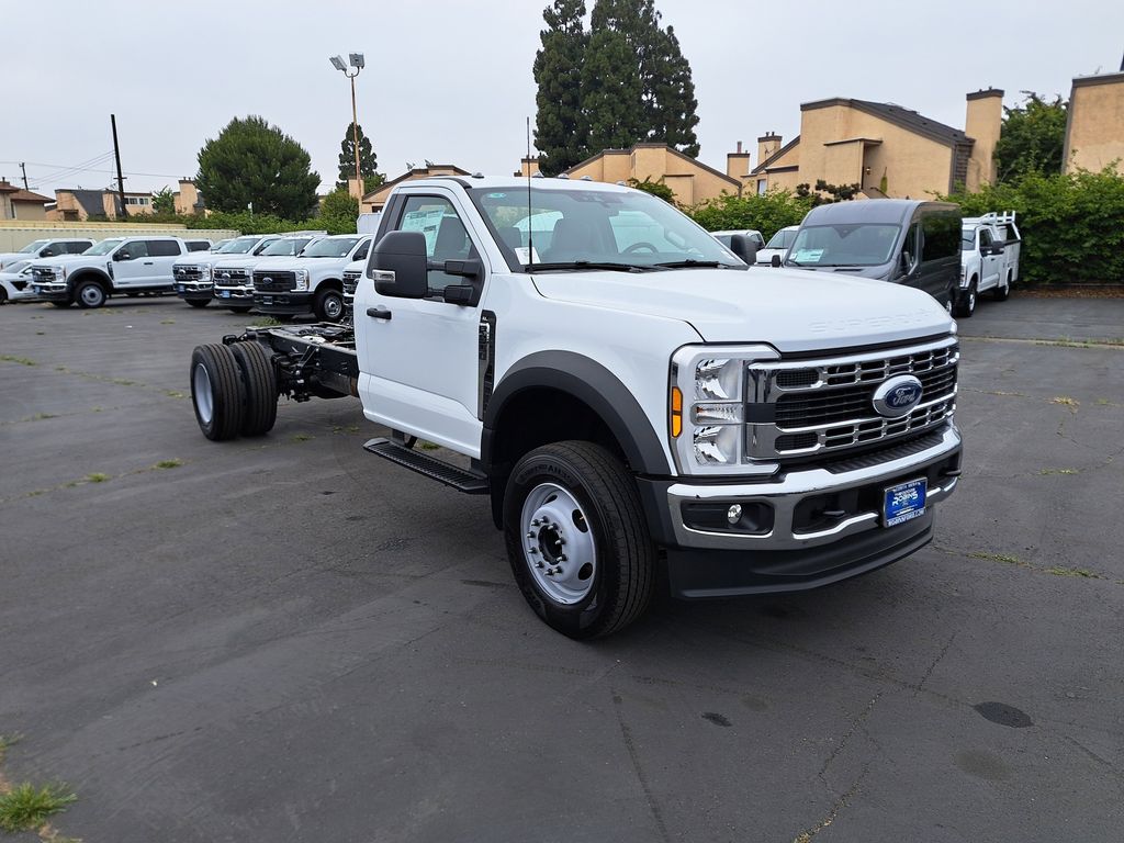 2025 Ford F-600 photo 3
