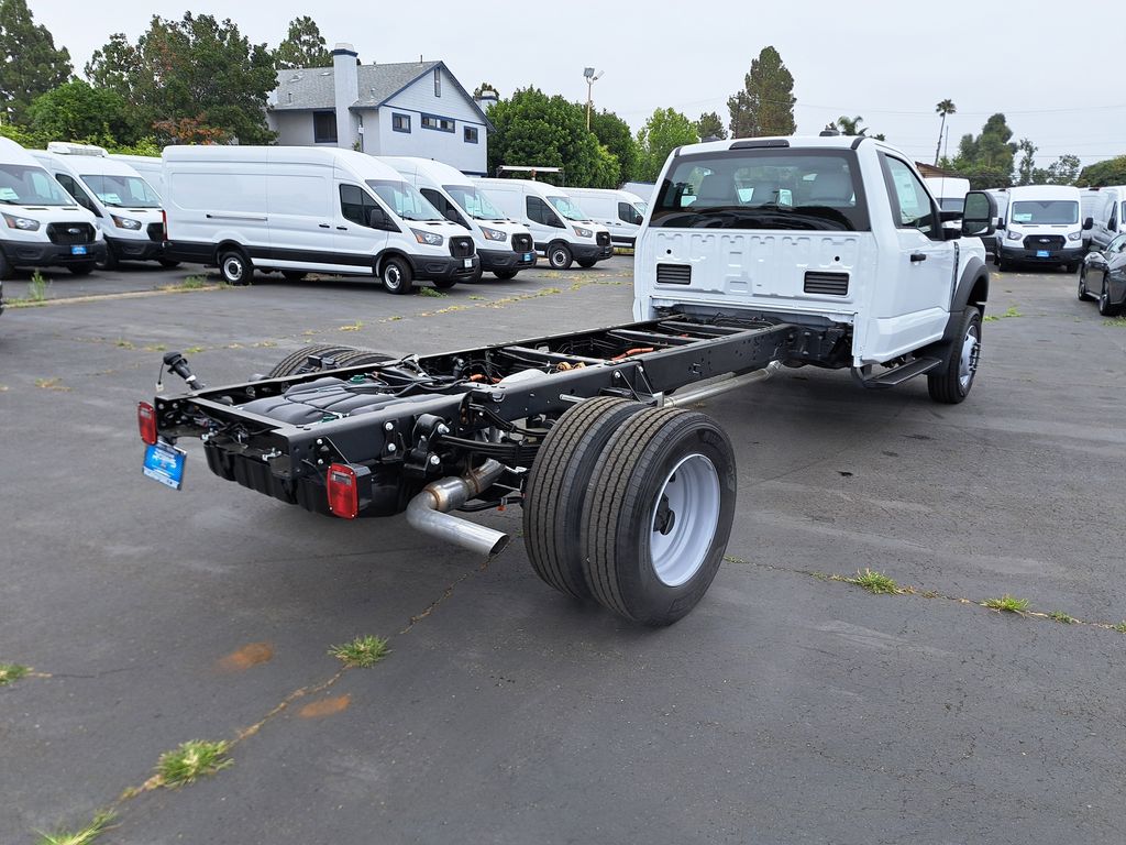 2025 Ford F-600 photo 4