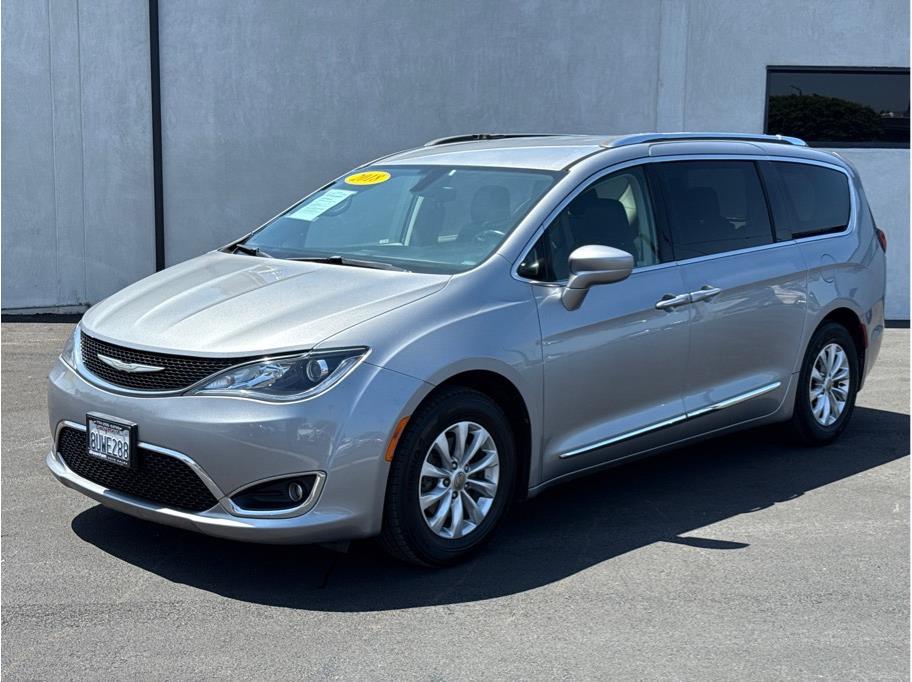 Used 2018 Chrysler Pacifica Touring L Minivan 4D