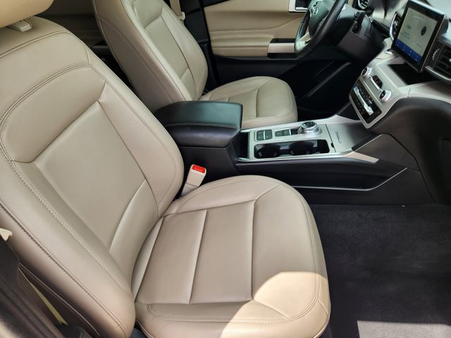 2023 Ford Explorer XLT photo 11