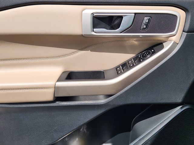 2023 Ford Explorer XLT photo 19
