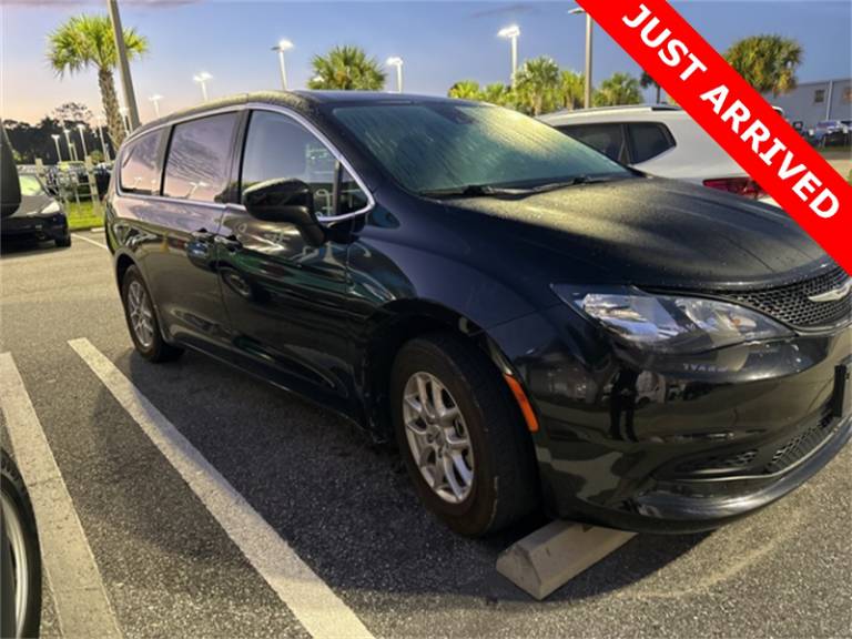 2023 Chrysler Voyager LX