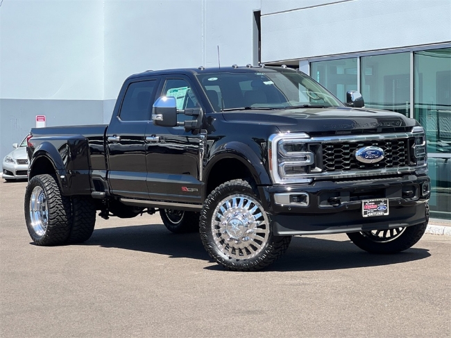 2025 Ford F-450SD Platinum