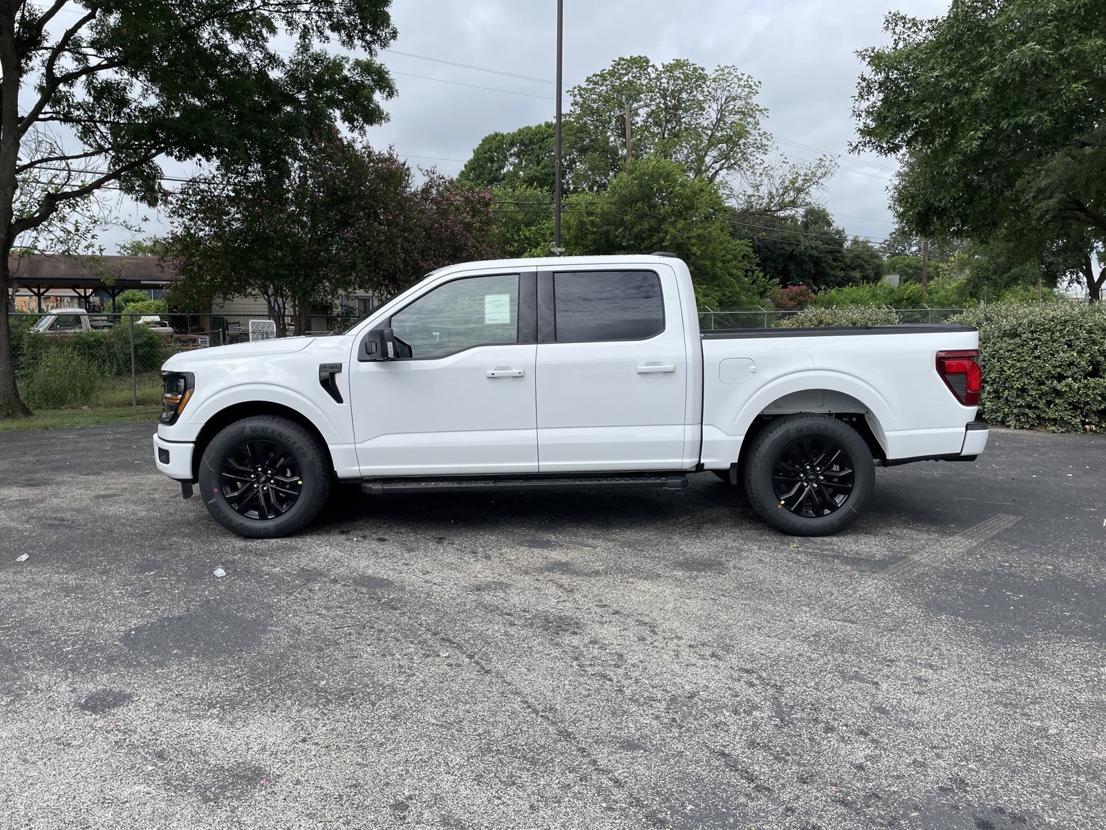 2025 Ford F-150 XLT photo 2