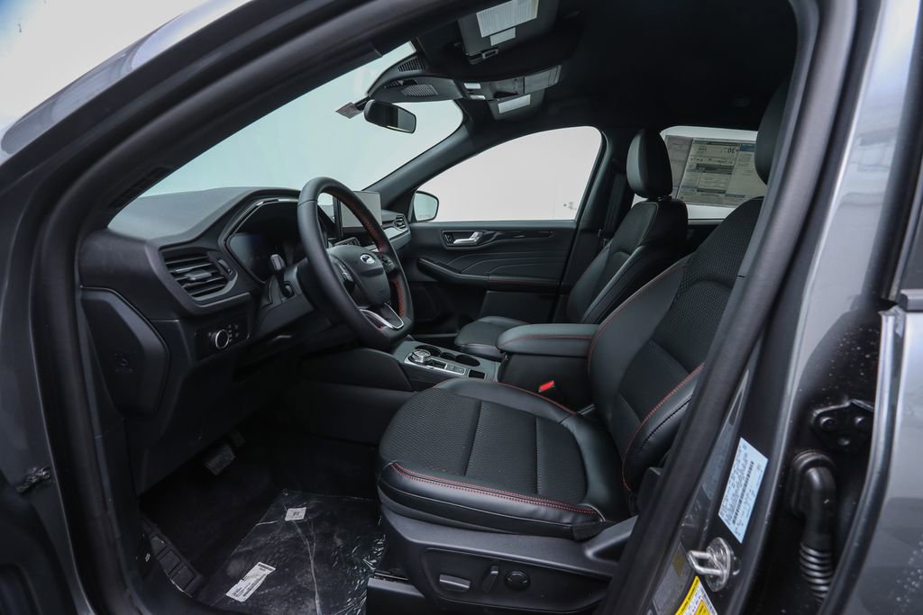 2025 Ford Escape ST-Line photo 4