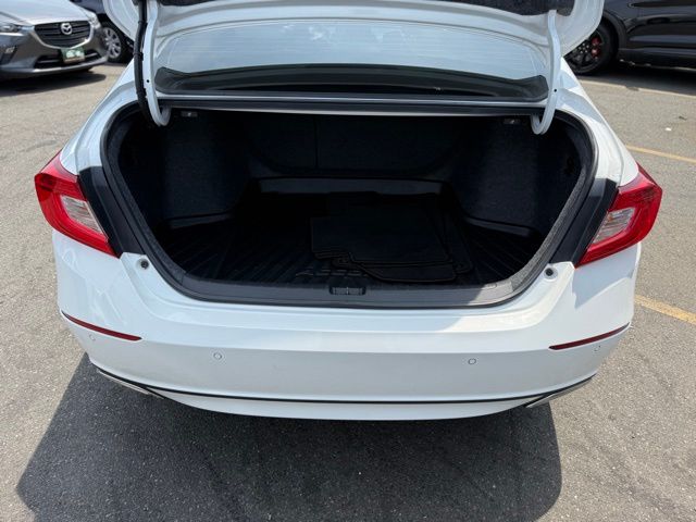 2018 Honda Accord Touring 2.0T photo 9