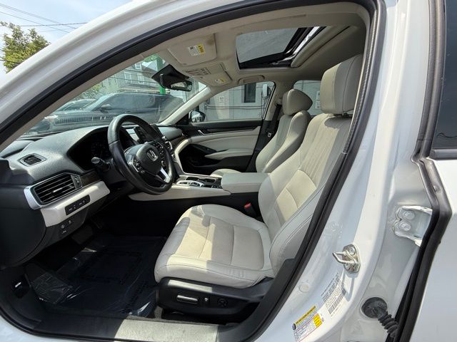2018 Honda Accord Touring 2.0T photo 13
