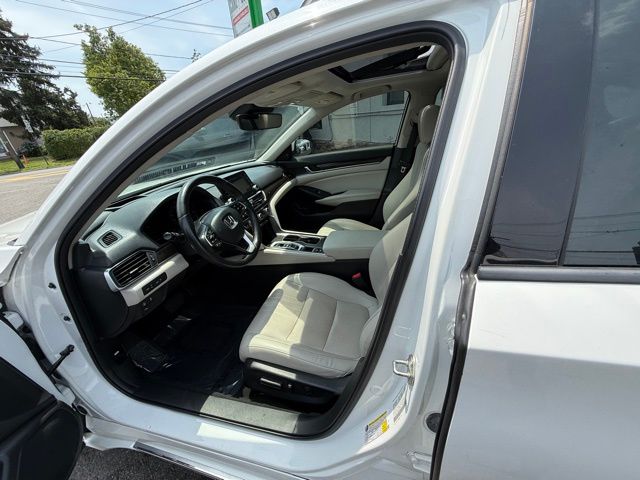 2018 Honda Accord Touring 2.0T photo 14