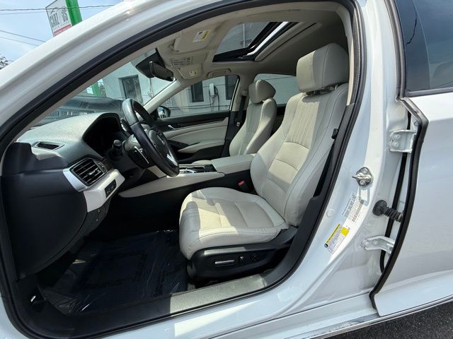 2018 Honda Accord Touring 2.0T photo 15