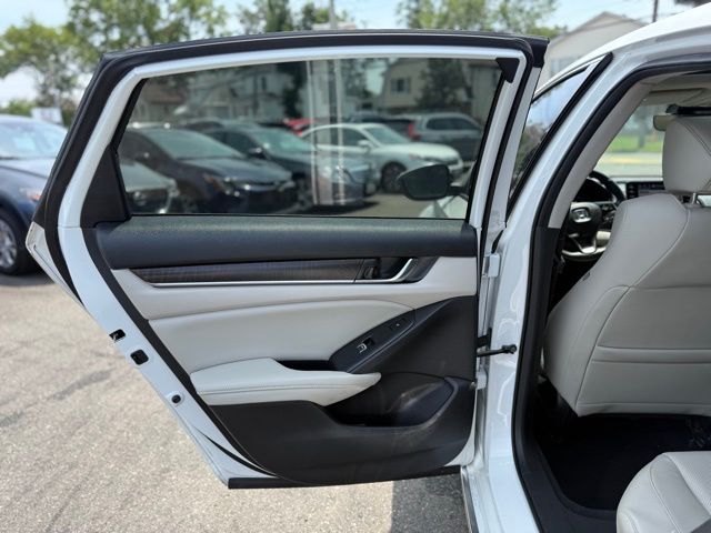 2018 Honda Accord Touring 2.0T photo 16