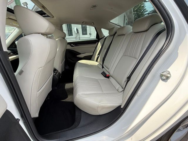 2018 Honda Accord Touring 2.0T photo 18
