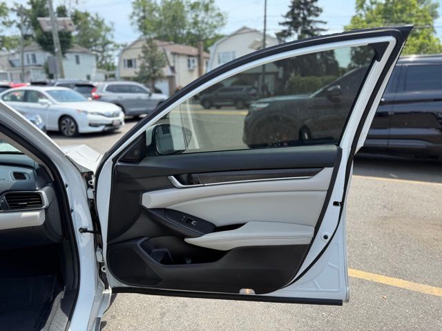 2018 Honda Accord Touring 2.0T photo 22