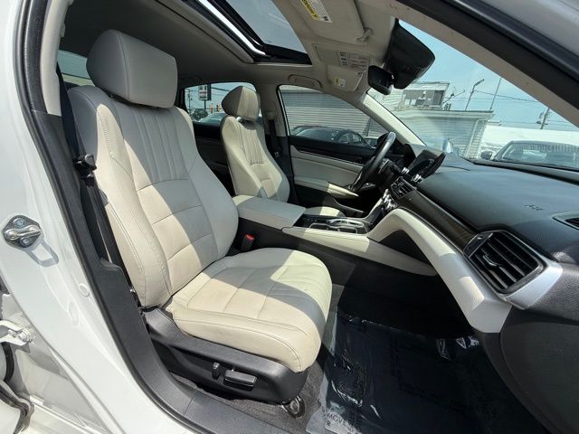 2018 Honda Accord Touring 2.0T photo 24